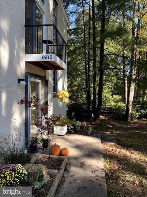 1682 Wainwright Dr, Reston, VA 20190 photo 1