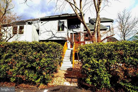11162 Glade Dr, Reston, VA 20191 photo 1