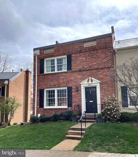 5977 Queenston St, Springfield, VA 22152 photo 1