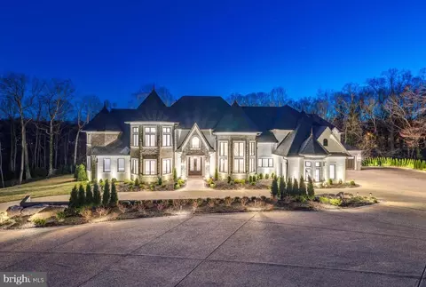 1332 Mccay Ln, Mclean, VA 22101