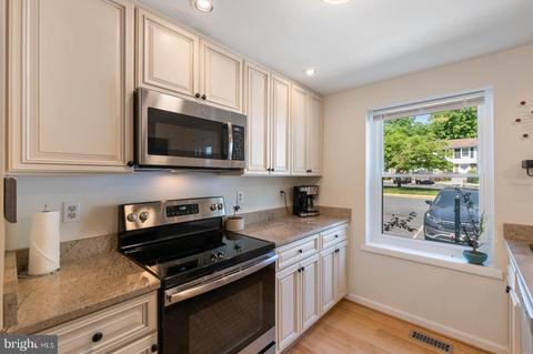 8062 Grandview Ct, Springfield, VA 22153 photo 9