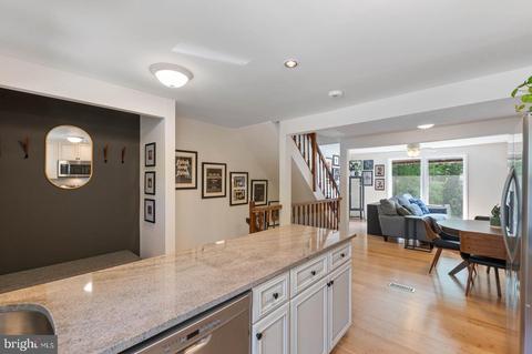 8062 Grandview Ct, Springfield, VA 22153 photo 8