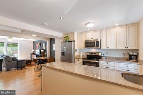 8062 Grandview Ct, Springfield, VA 22153 photo 5