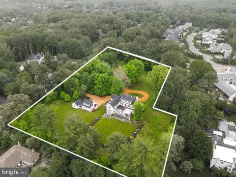 View/Area - 1031 Pine Hill Rd, Mclean, VA 22101 photo 2 of 2