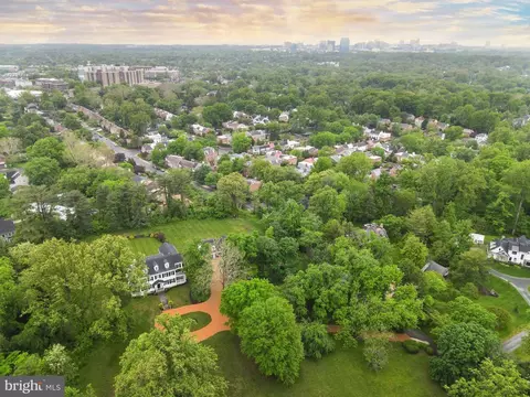 View/Area - 1031 Pine Hill Rd, Mclean, VA 22101 photo 1 of 2