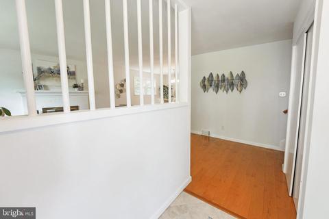 7503 Gresham St, Springfield, VA 22151 photo 3