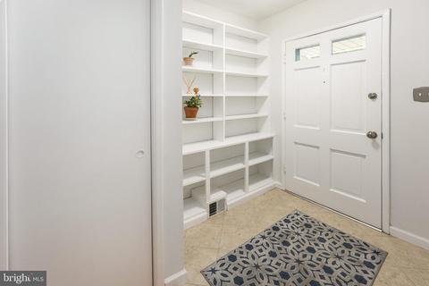 7503 Gresham St, Springfield, VA 22151 photo 4