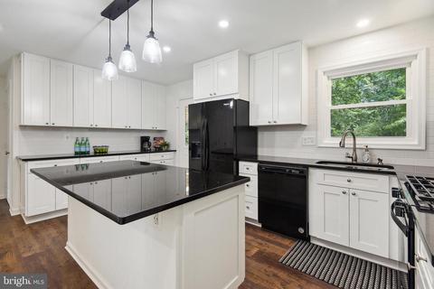 6703 Portree Ct, Springfield, VA 22152 photo 9