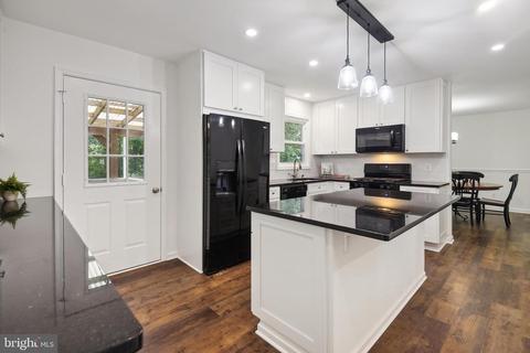 6703 Portree Ct, Springfield, VA 22152 photo 8