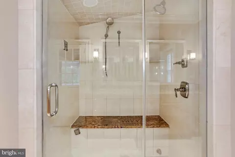 7100 Holyrood Dr, Mclean, VA 22101 photo 25