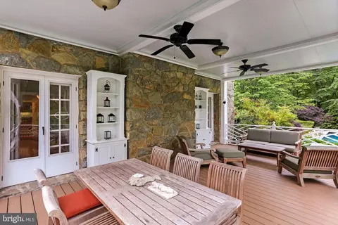 7100 Holyrood Dr, Mclean, VA 22101 photo 9