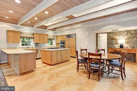 7100 Holyrood Dr, Mclean, VA 22101 photo 14