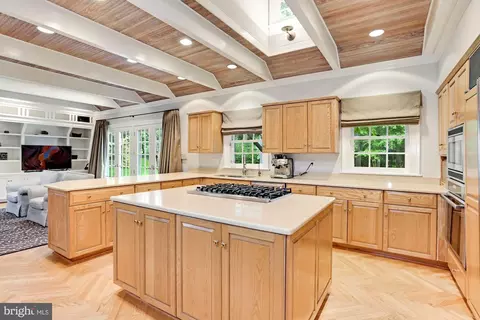 7100 Holyrood Dr, Mclean, VA 22101 photo 16