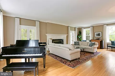 7100 Holyrood Dr, Mclean, VA 22101 photo 8
