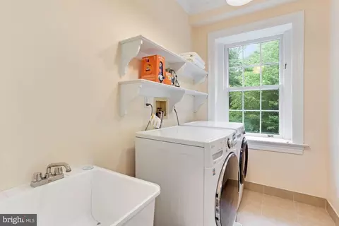 7100 Holyrood Dr, Mclean, VA 22101 photo 32