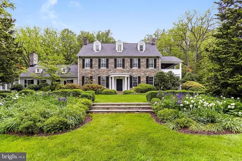 7100 Holyrood Dr, Mclean, VA 22101