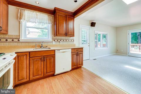 7508 Hamlet St, Springfield, VA 22151 photo 8
