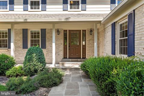 737 Ridge Dr, Mclean, VA 22101 photo 2
