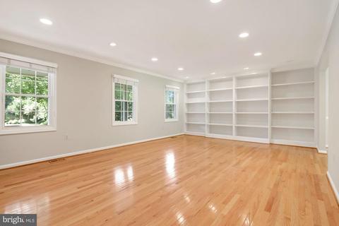 737 Ridge Dr, Mclean, VA 22101 photo 4