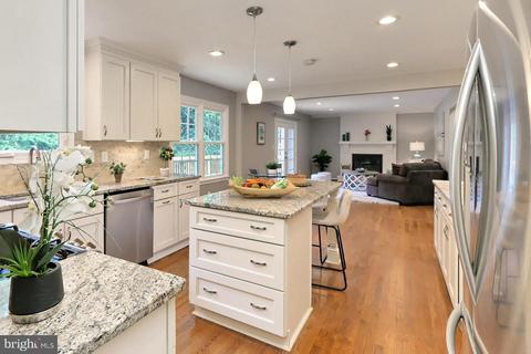 7004 Maple Tree Ln, Springfield, VA 22152 photo 2