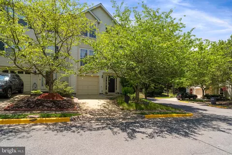 14220 Glade Spring Dr, Centreville, VA 20121