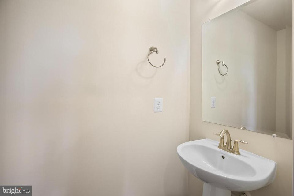  3084 Alan Shepard St, Herndon, VA 20171 photo 37