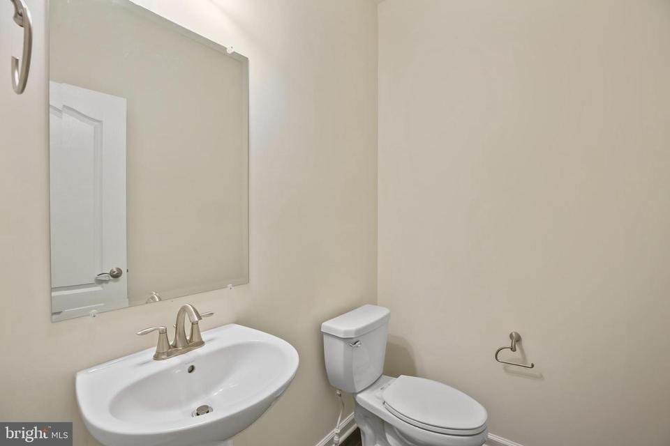  3084 Alan Shepard St, Herndon, VA 20171 photo 24