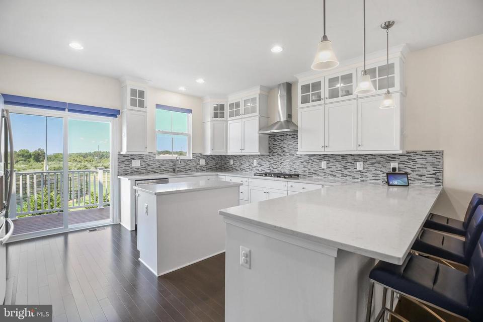 3084 Alan Shepard St, Herndon, VA 20171 photo 4