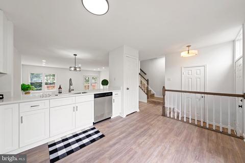 8706 Wadebrook Ter, Springfield, VA 22153 photo 4