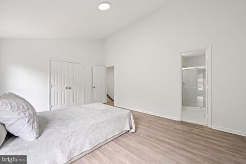8706 Wadebrook Ter, Springfield, VA 22153 photo 9