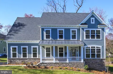 3202 Glenwood Pl, Falls Church, VA 22041