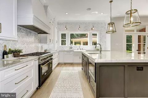 8458 Portland Pl, Mclean, VA 22102 photo 12