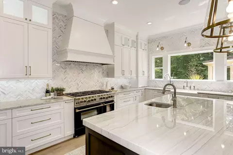 8458 Portland Pl, Mclean, VA 22102 photo 11