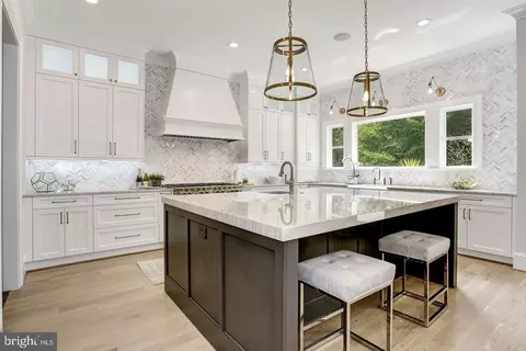 8458 Portland Pl, Mclean, VA 22102 photo 10
