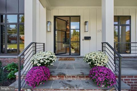 6713 Danforth St, Mclean, VA 22101 photo 2