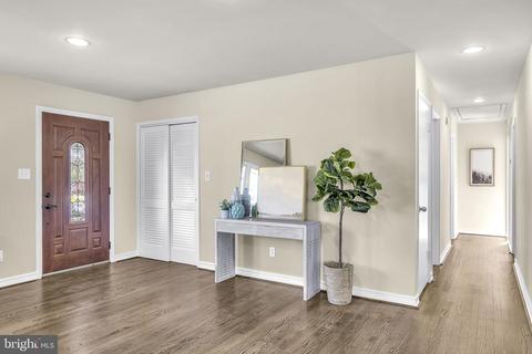 5304 Oldcastle Ln, Springfield, VA 22151 photo 4