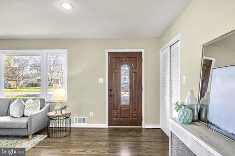 5304 Oldcastle Ln, Springfield, VA 22151 photo 3