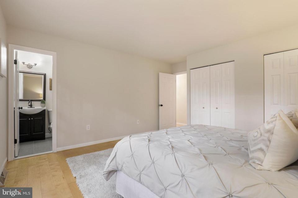  10814 Rippon Lodge Dr, Fairfax, VA 22032 photo 23