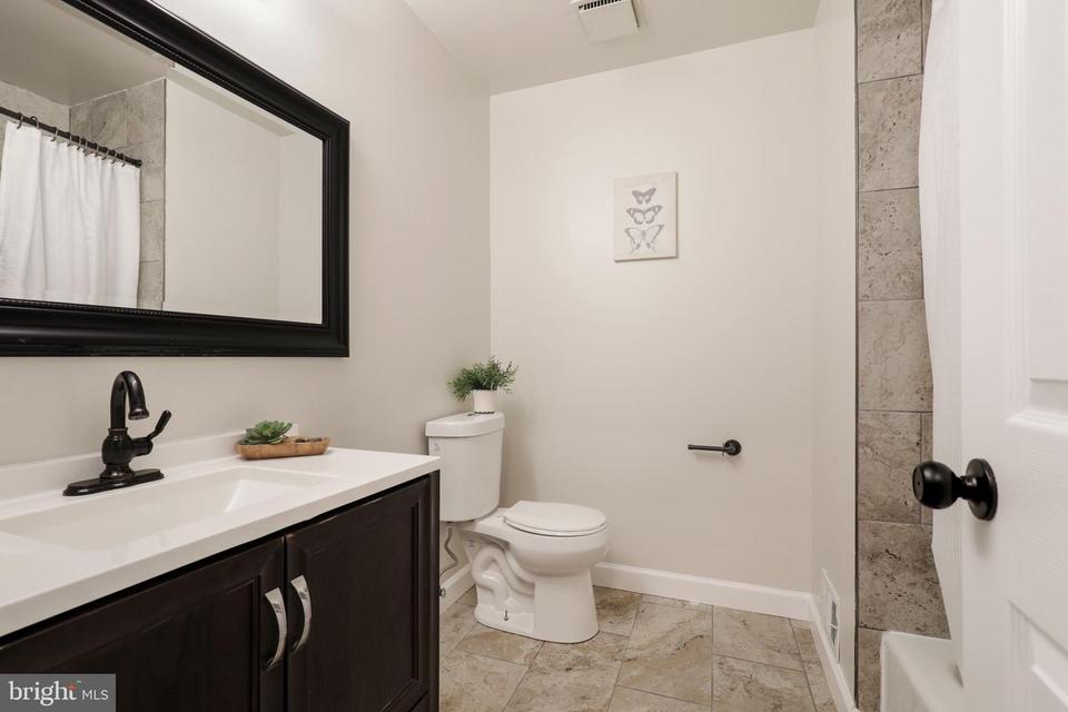  10814 Rippon Lodge Dr, Fairfax, VA 22032 photo 20