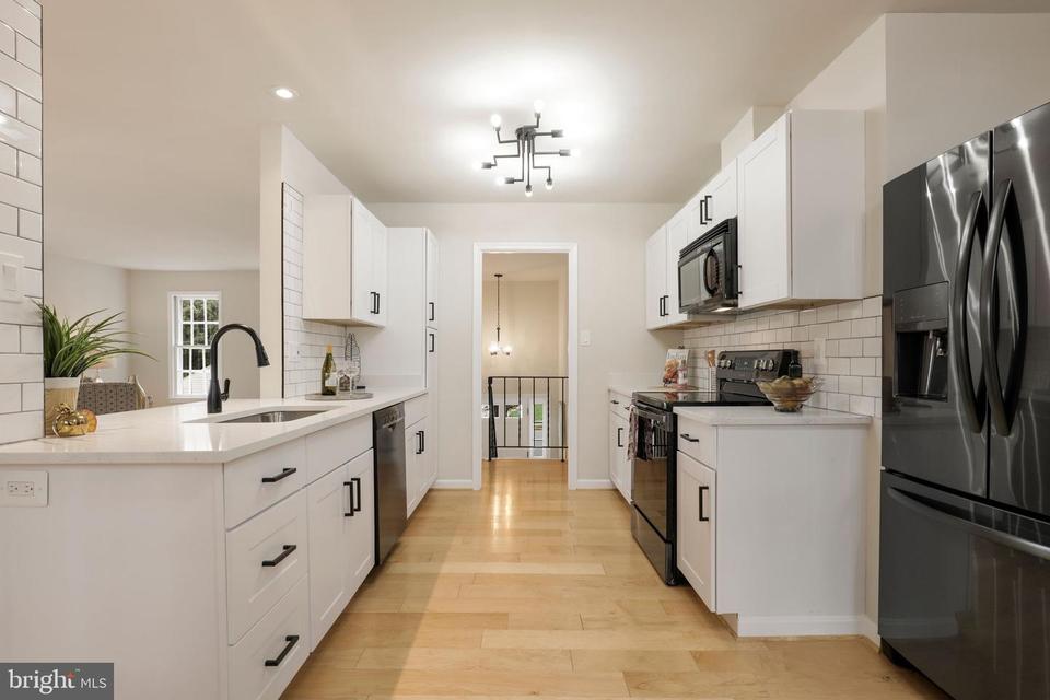  10814 Rippon Lodge Dr, Fairfax, VA 22032 photo 13