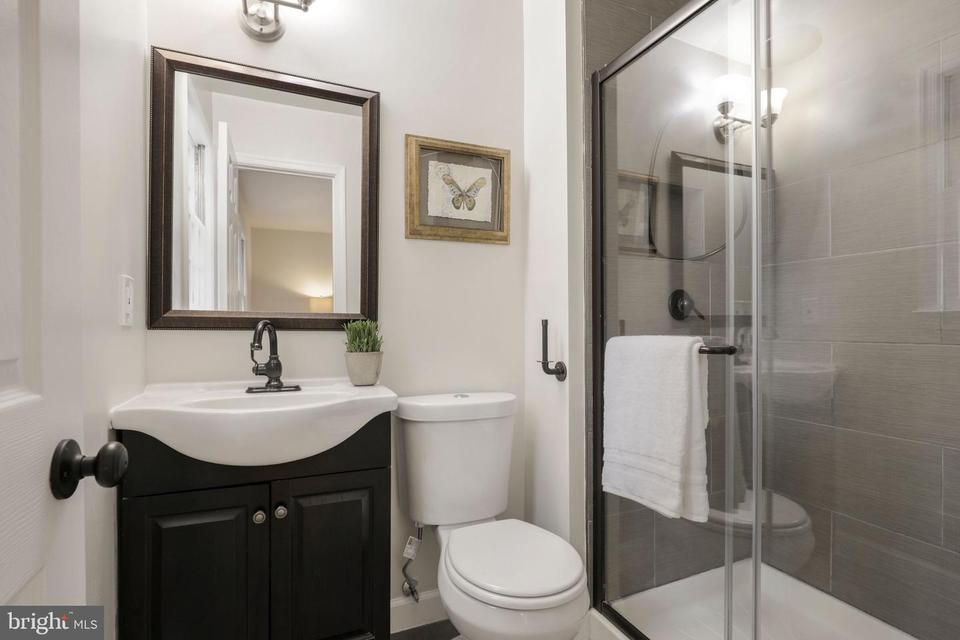  10814 Rippon Lodge Dr, Fairfax, VA 22032 photo 24