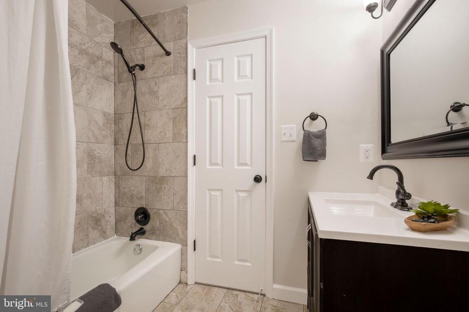  10814 Rippon Lodge Dr, Fairfax, VA 22032 photo 27