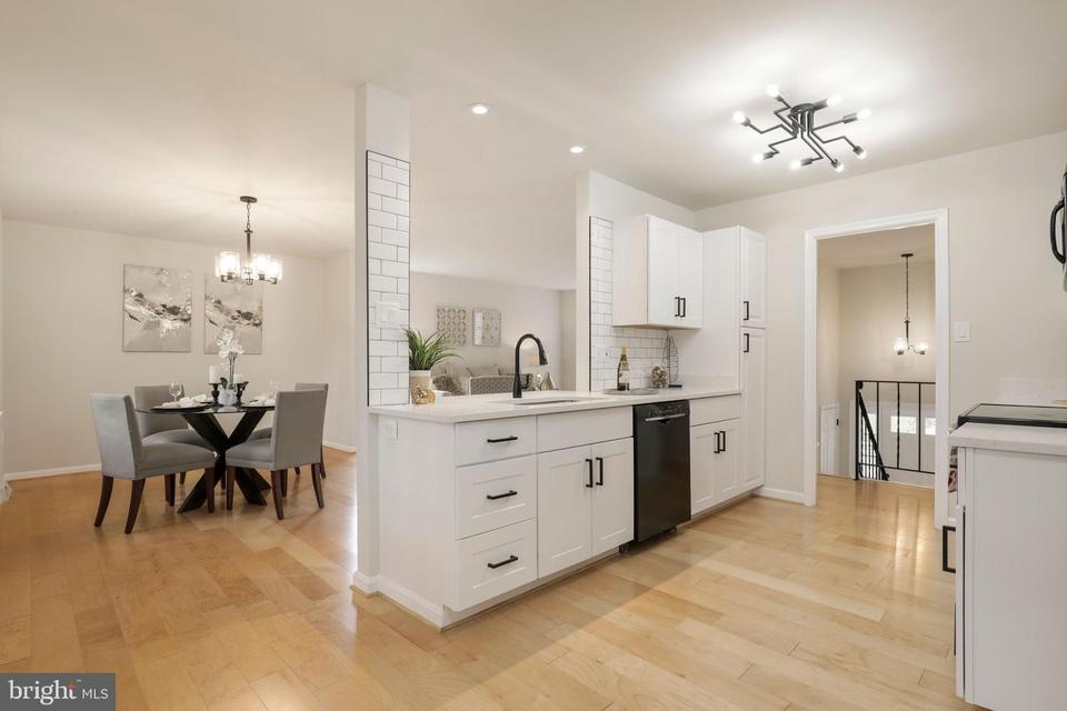  10814 Rippon Lodge Dr, Fairfax, VA 22032 photo 16