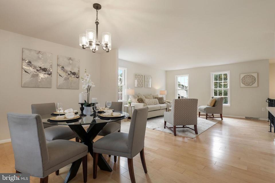  10814 Rippon Lodge Dr, Fairfax, VA 22032 photo 6