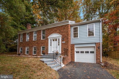 10814 Rippon Lodge Dr, Fairfax, VA 22032