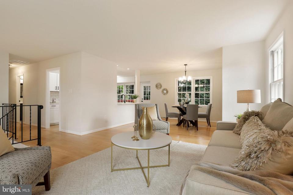  10814 Rippon Lodge Dr, Fairfax, VA 22032 photo 12