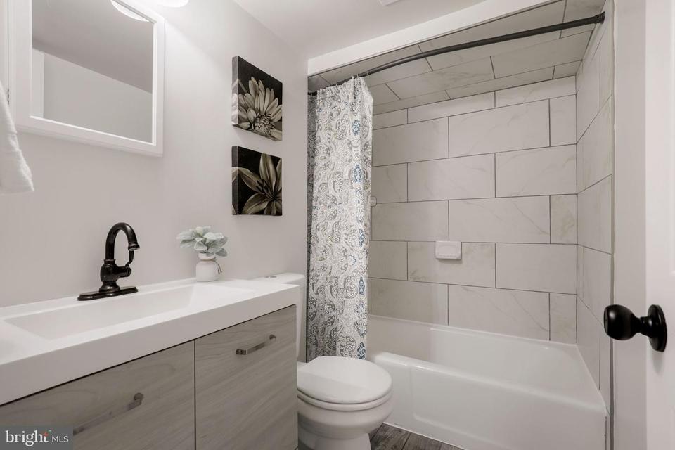  10814 Rippon Lodge Dr, Fairfax, VA 22032 photo 32