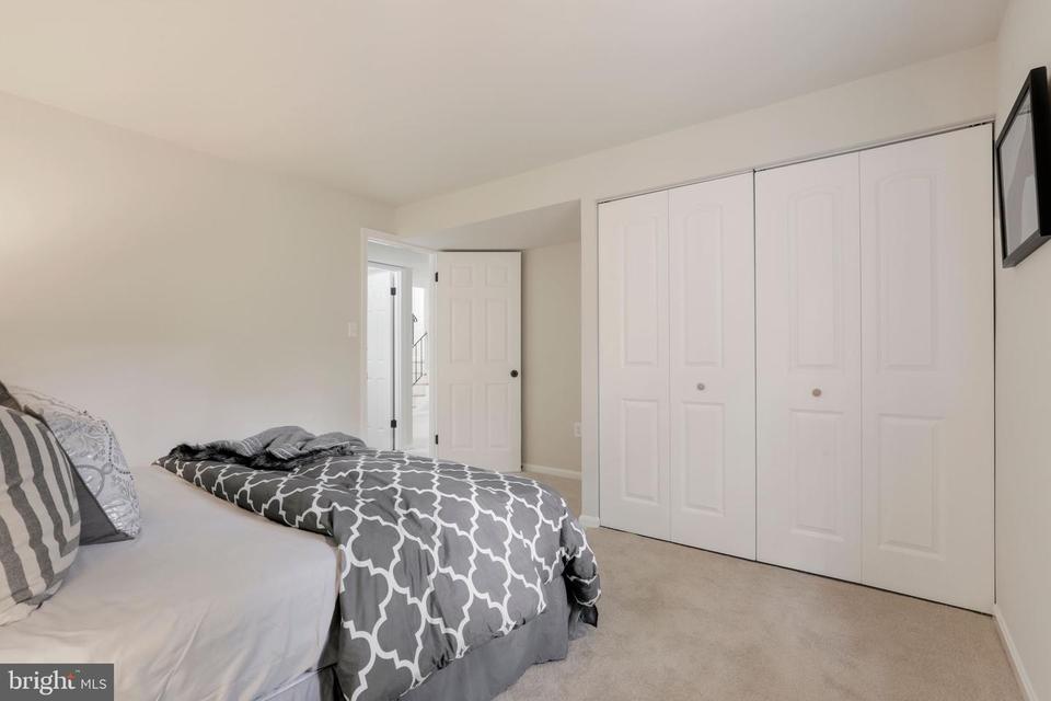 10814 Rippon Lodge Dr, Fairfax, VA 22032 photo 34