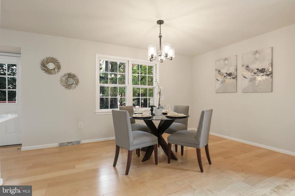  10814 Rippon Lodge Dr, Fairfax, VA 22032 photo 8
