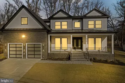 121 Harmony Dr SW, Vienna, VA 22180